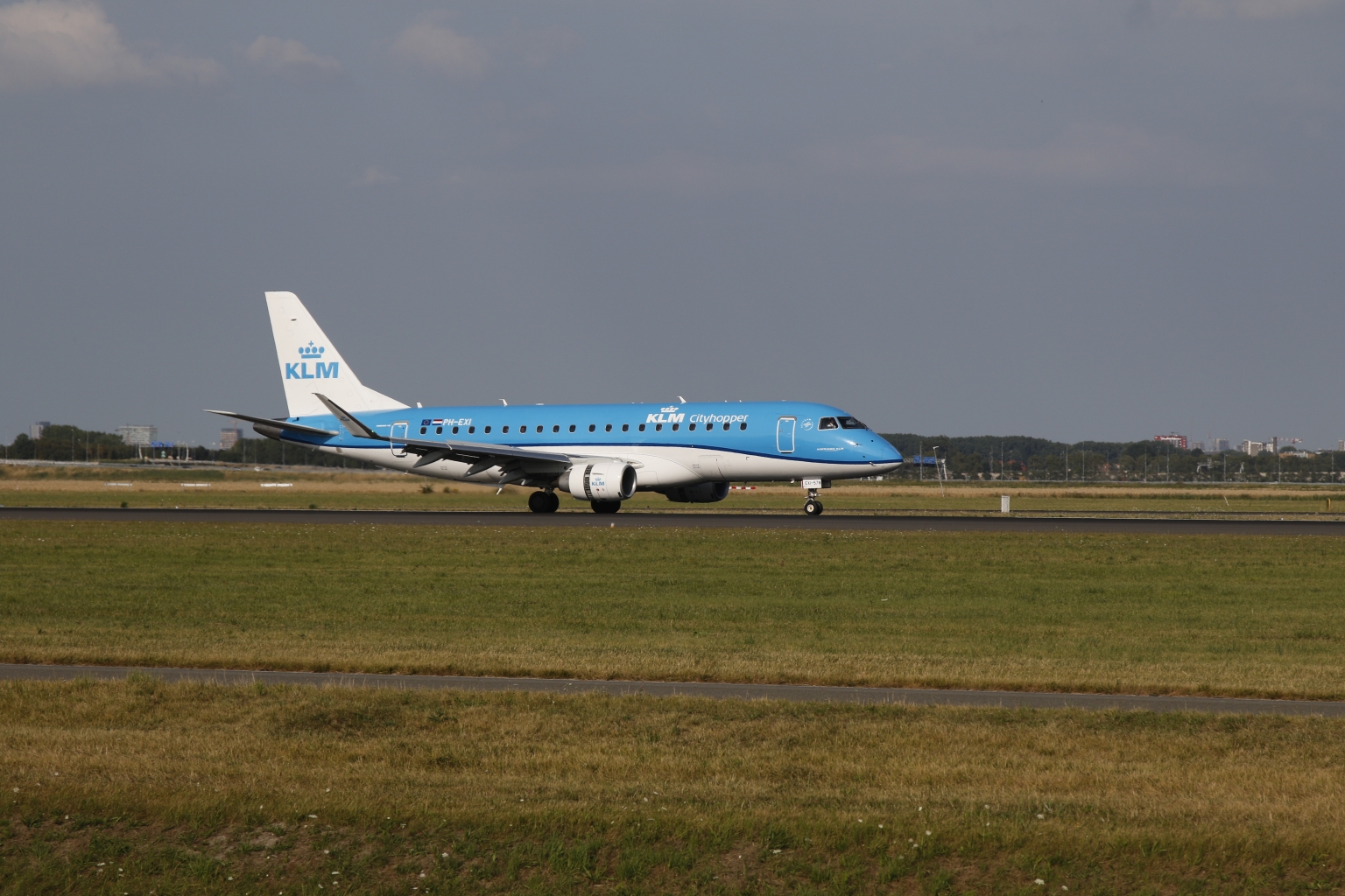 Preview Royal Dutch Airlines KLM PH-EXI Embraer E175STD (2).JPG